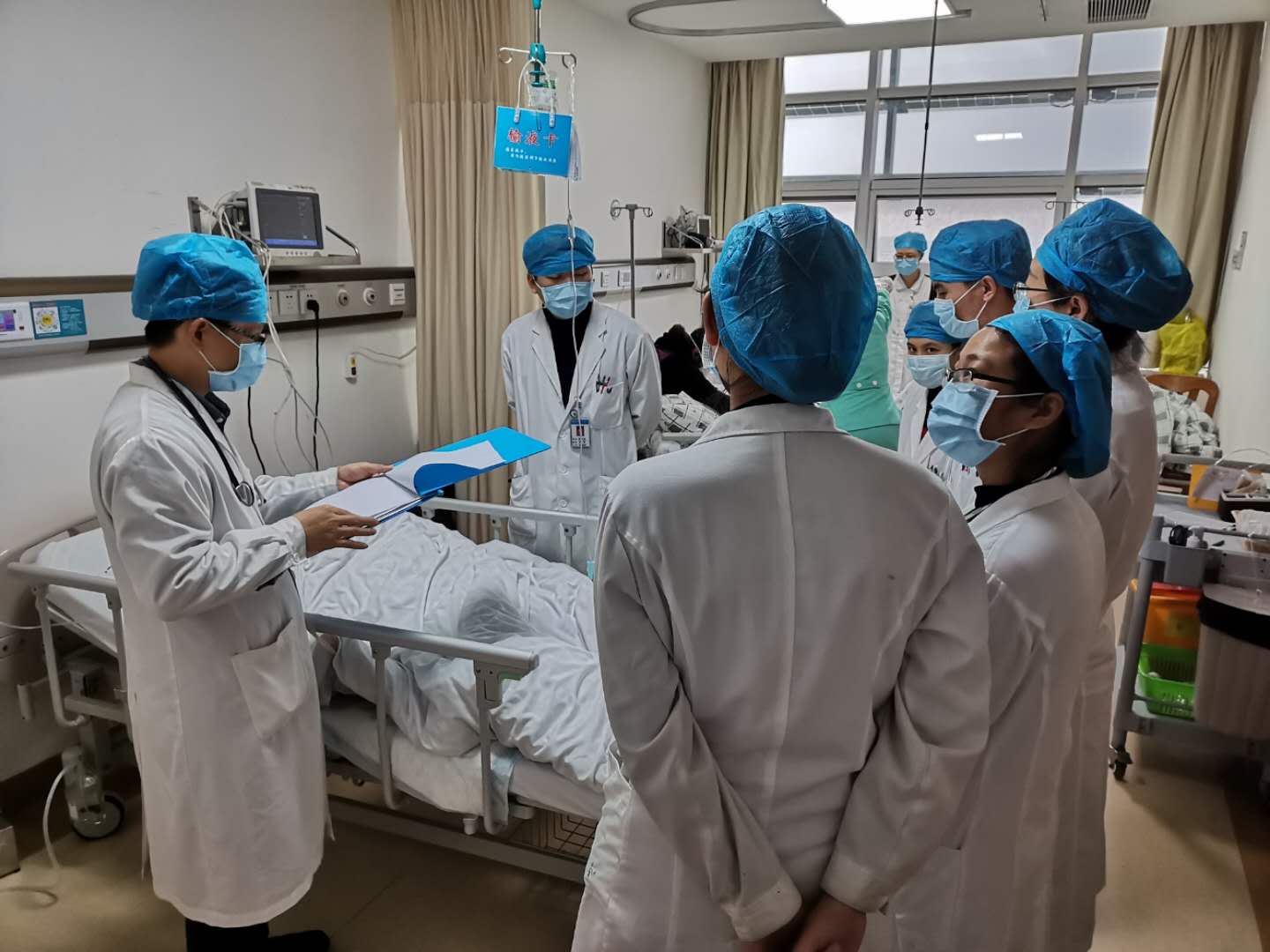 战 疫 同舟共济 广东医学生党员在 疫 线 广东医科大学